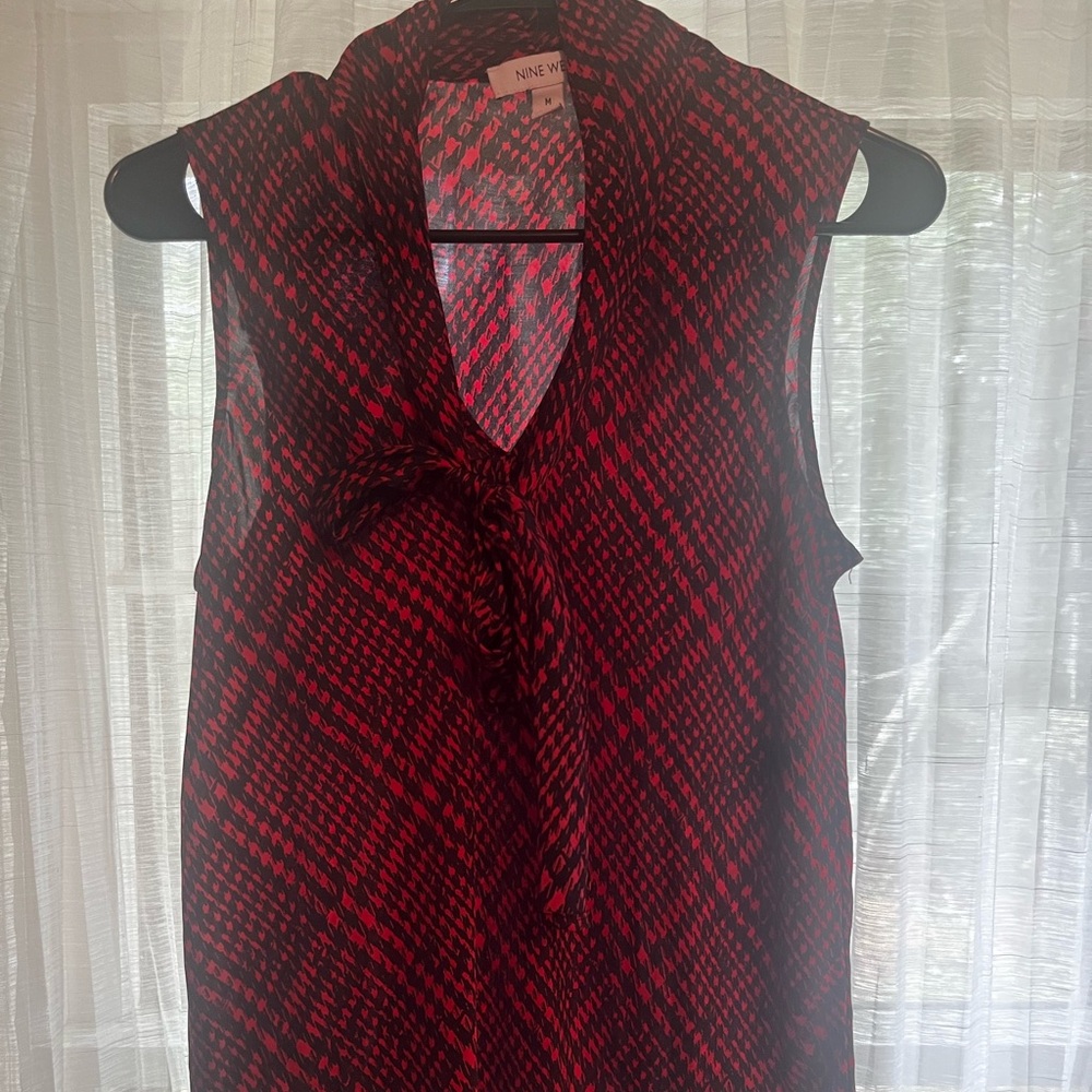 Nine West Size M Red and Black Patterned Blouse with pussybow